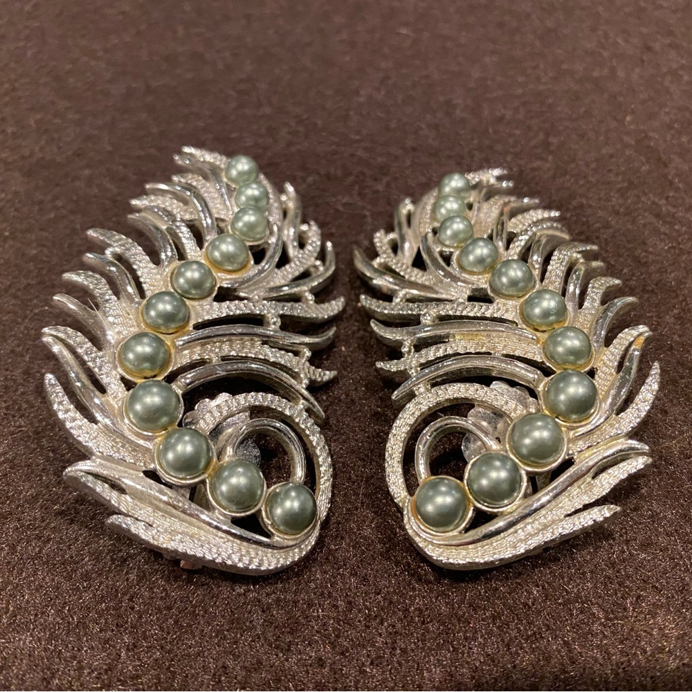 Vintage Sarah Coventry Feather Fantasy Earrings